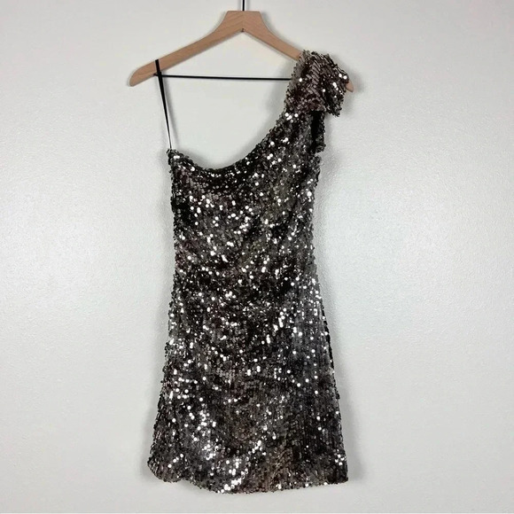 City Triangles One Shoulder Sequins Dress - Picture 2 of 8